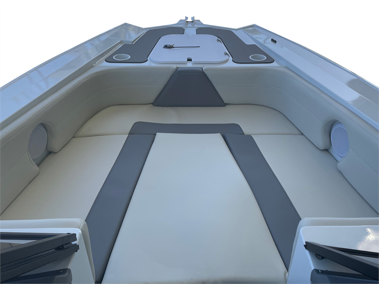 quintrex freestyler bow or front of the boat